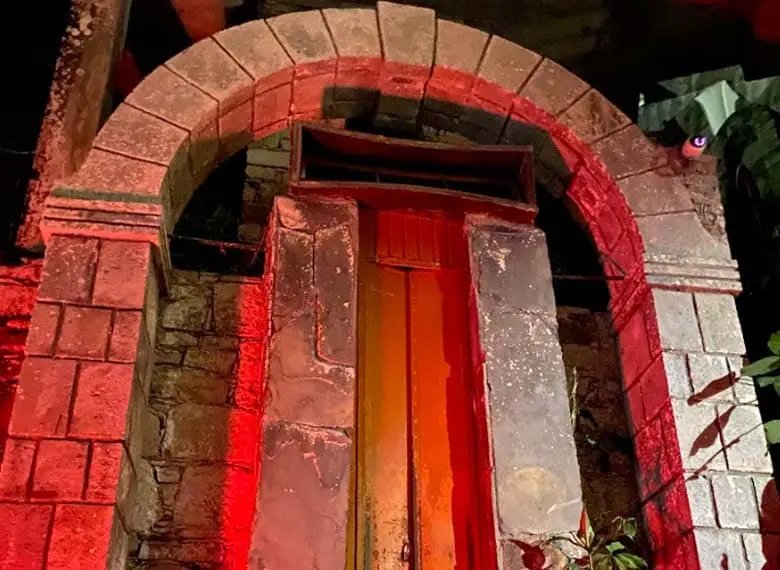 Caminando por un sueño surrealista 2D